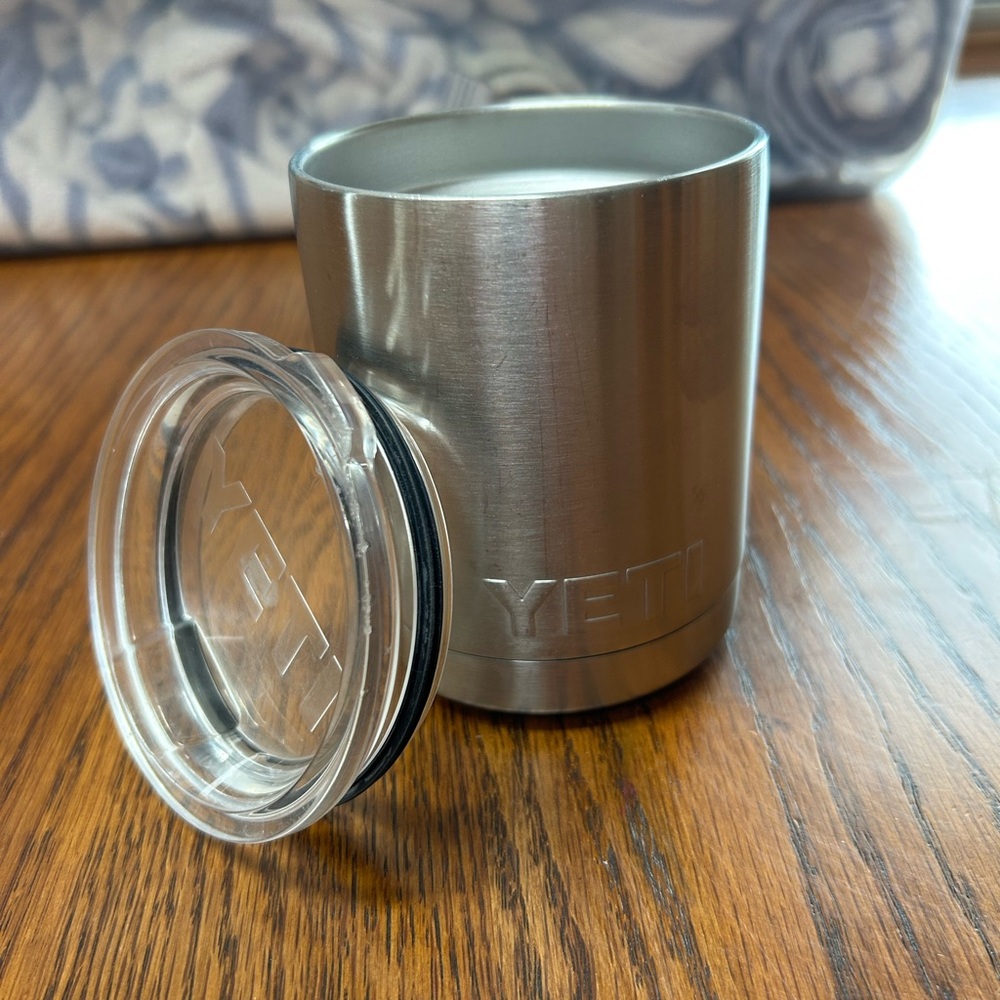 YETI Silver Tumbler with Clear Lid